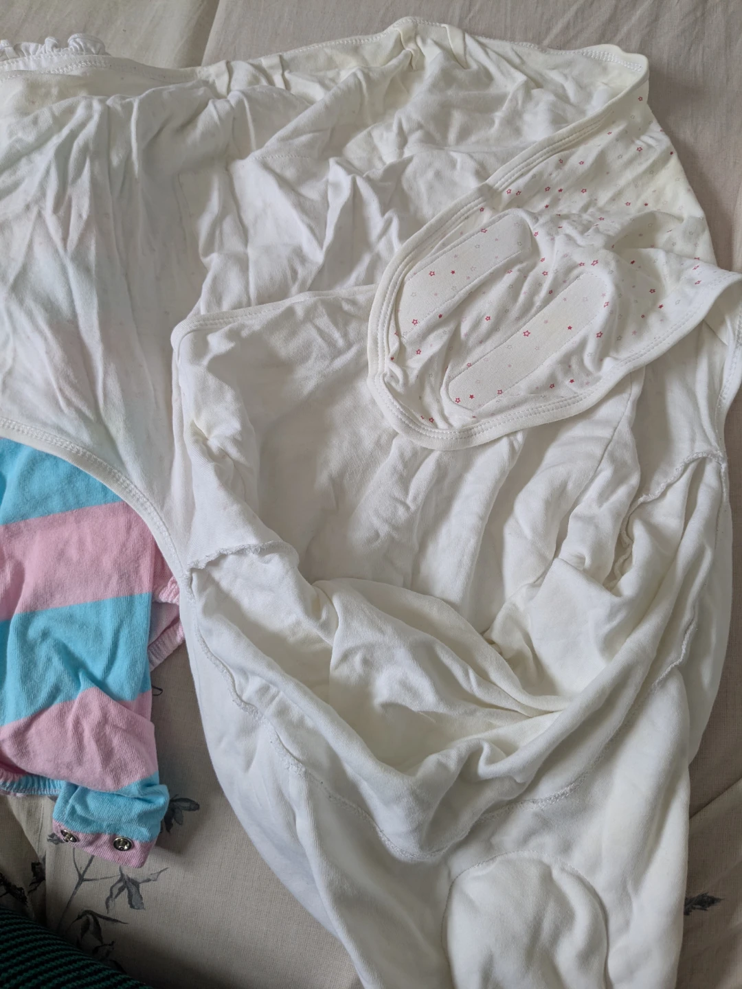 Noticeable milk stain.Ralph Lauren Clothes0-3M Romper, sleeper - photo 4