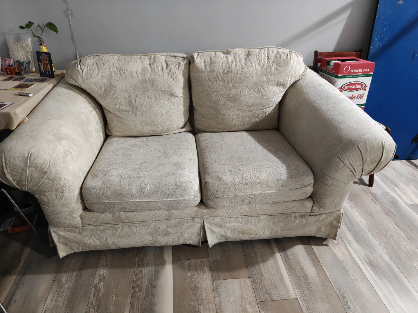 Cream Floral Pattern Sofa - photo 2