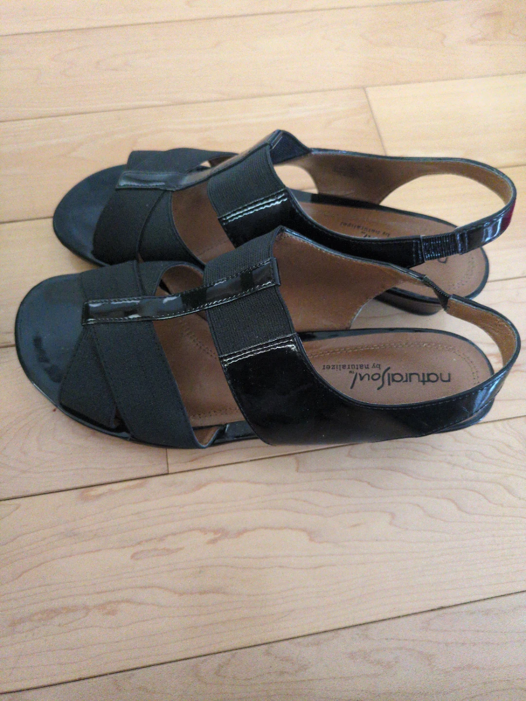 Natural Soul by Naturalizer Black Patent Elastic Sandals