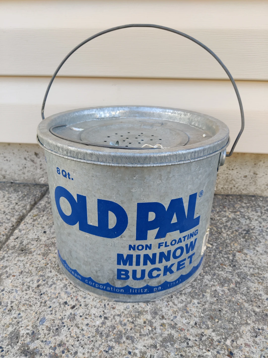 Vintage Old Pal Minnow Fishing Bucket - 8 Quart