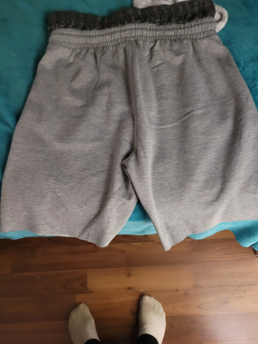 Reworked Red Budgie Grey Sweat Shorts - photo 2
