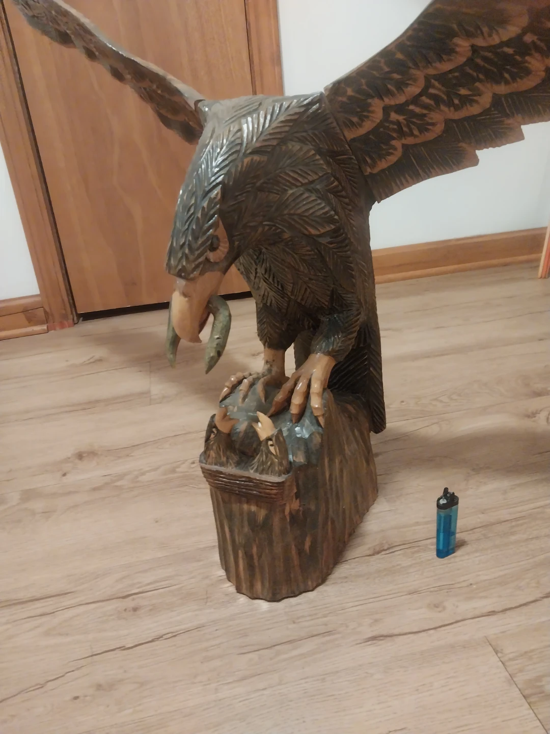 Wooden Eagle Carving Sculpture feeding 2 baby eagles - photo 3