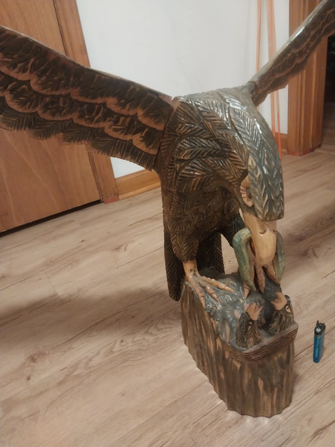 Wooden Eagle Carving Sculpture feeding 2 baby eagles - photo 4