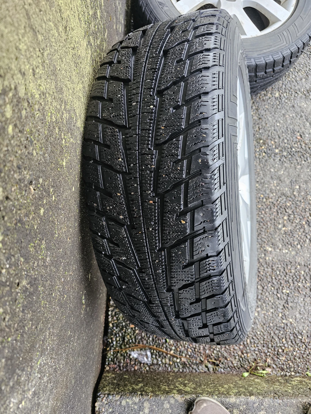 Set of 4 Federal Couragia Snow Tires - photo 4