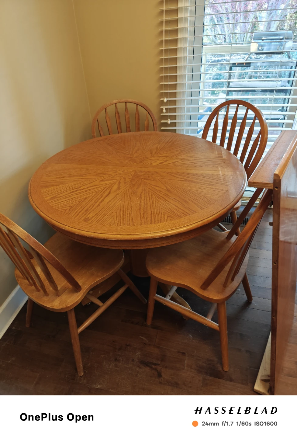 Wooden Round Dining Table with Chairs