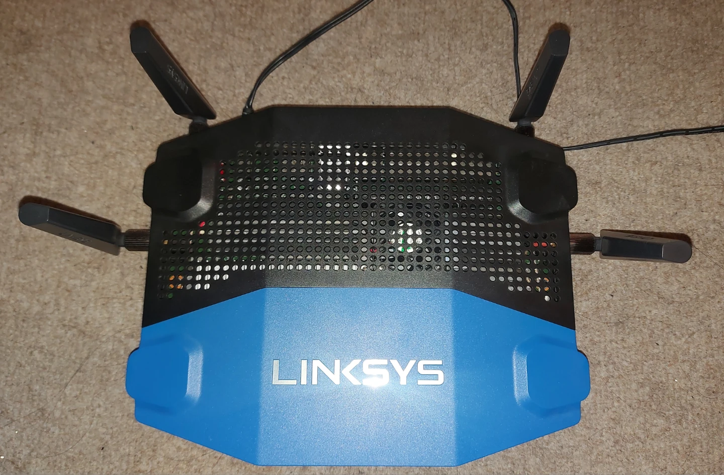 Linksys WRT1900AC Router - photo 2