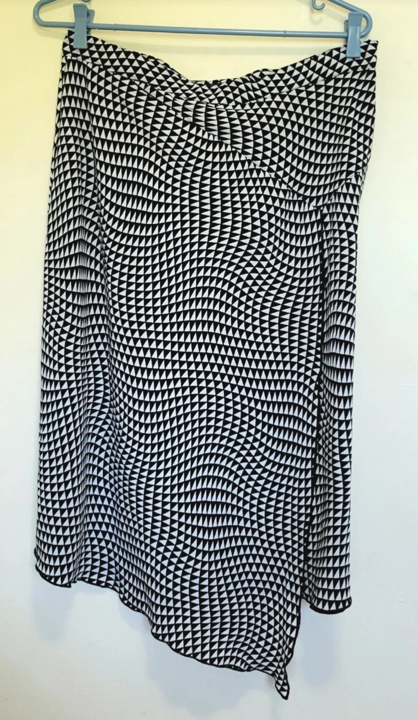 George - Black & White Skirt - Size 14