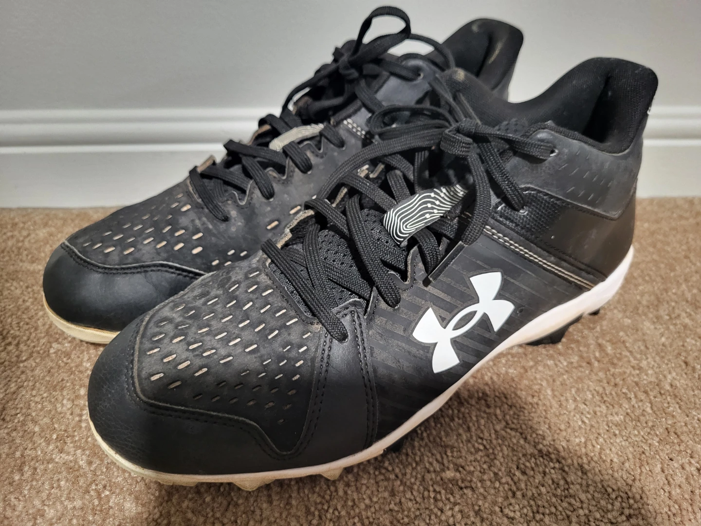 UA Men's Baseball Cleats Size 9