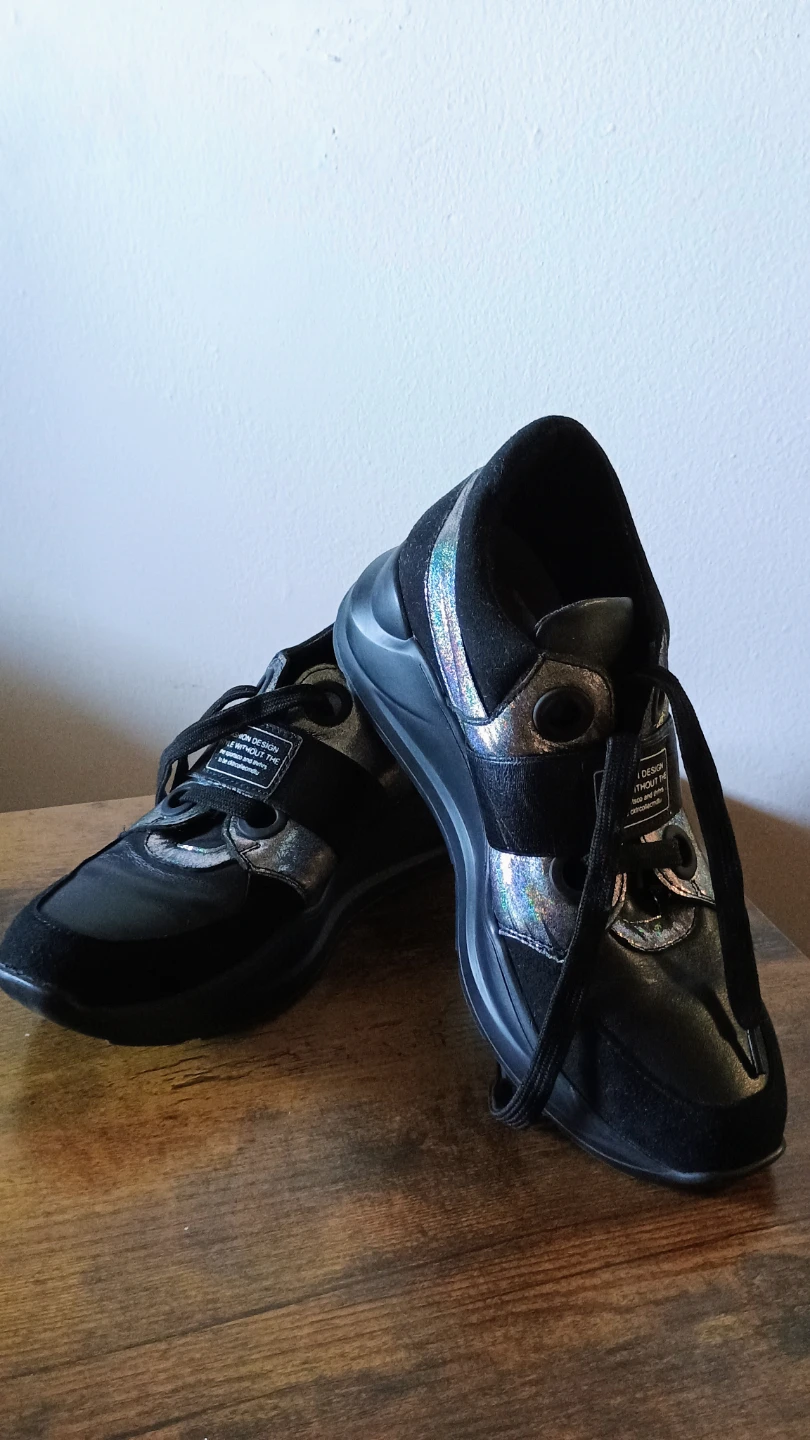 Black fashion sneakers size 37