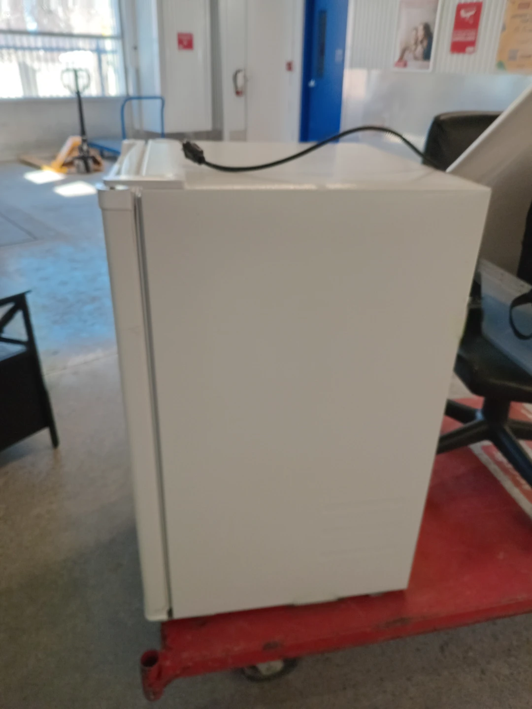 Galanz White Mini Fridge - photo 2