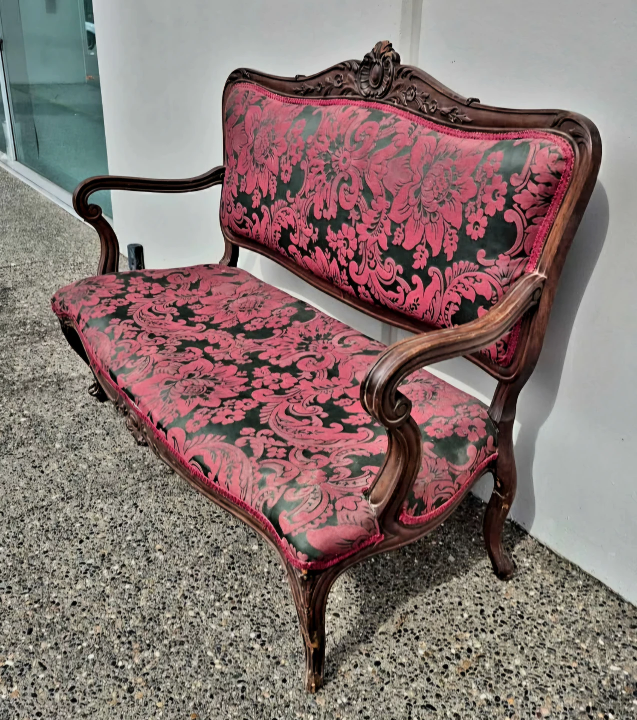 Antique 2 Seater Setee Floral Design Couch (Delivery Available) - photo 3