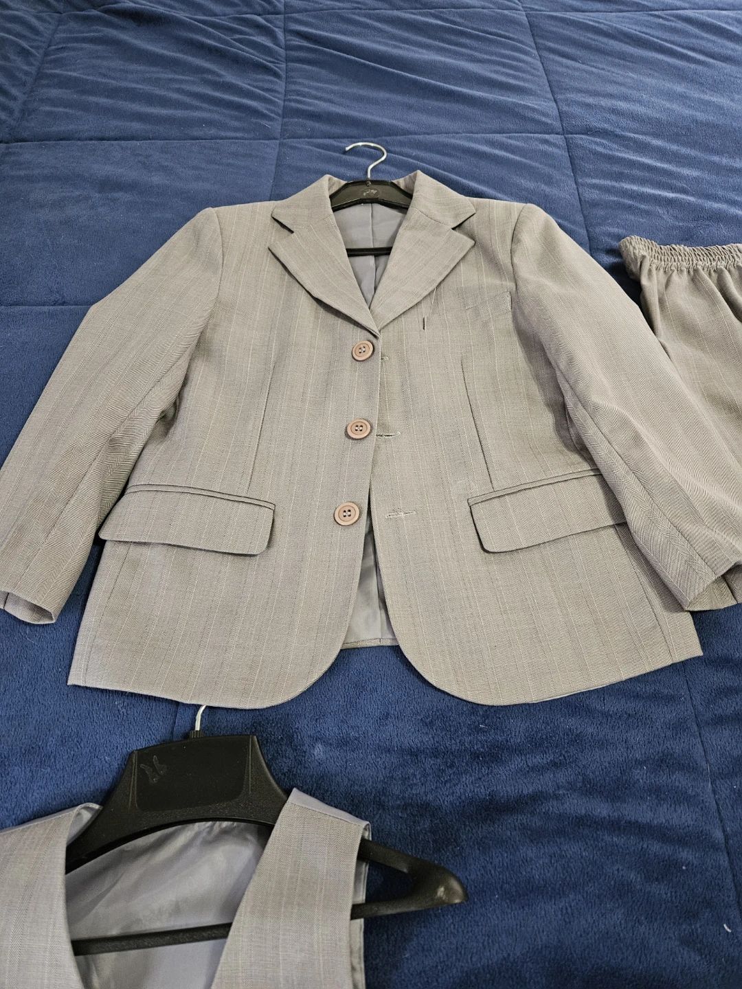 Boys 3 piece suit size 6 - photo 3