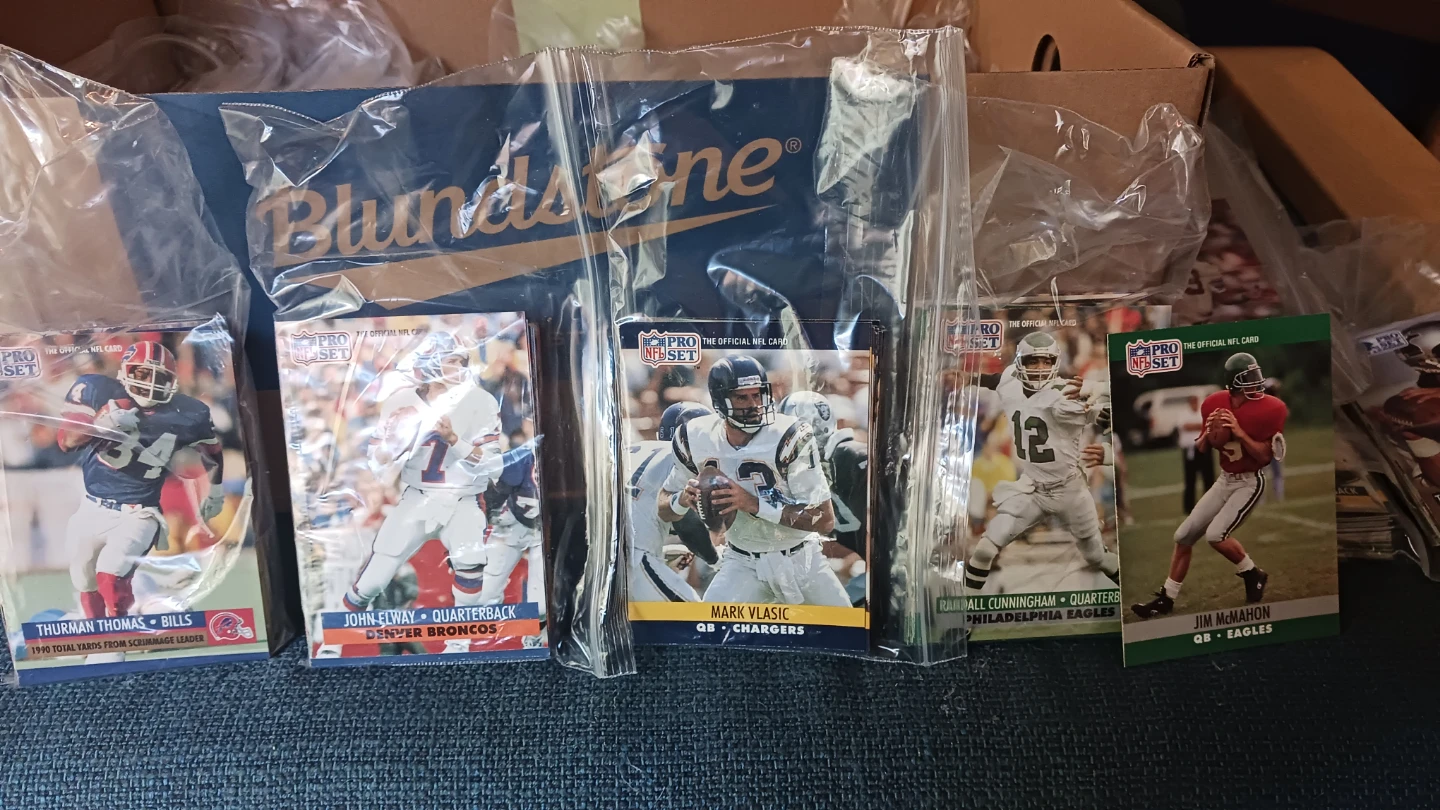 Assorted Football Teams Cards - photo 4