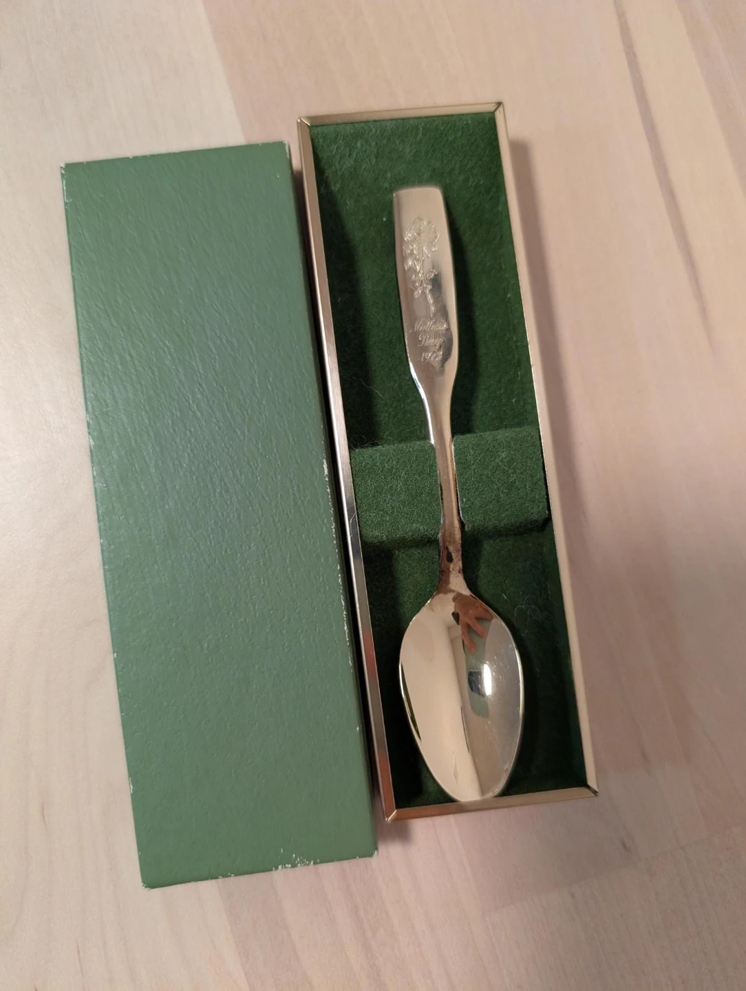 Mother's Day 1973 Commemorative Spoon with box - photo 2