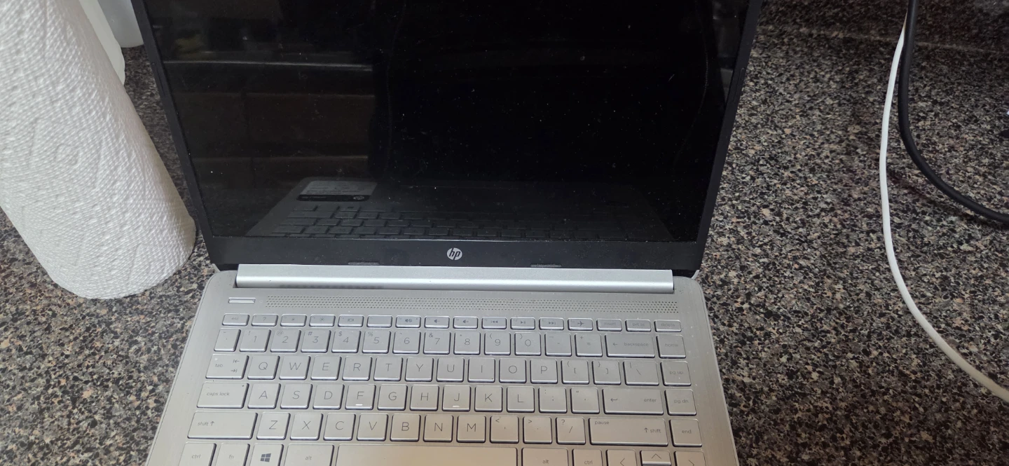 HP Laptop - photo 2