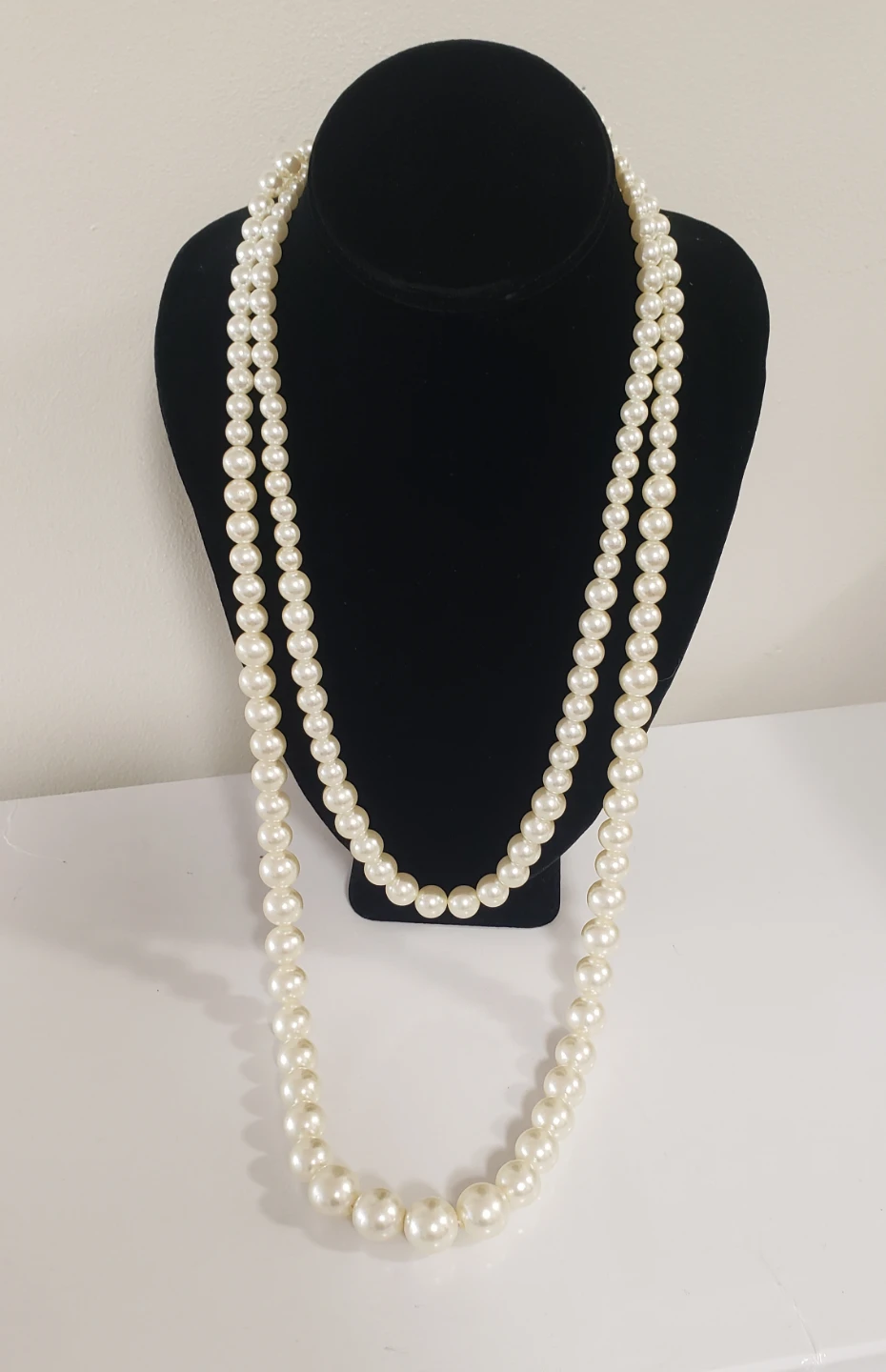 Like new Womens Vintage Faux Pearl Necklace