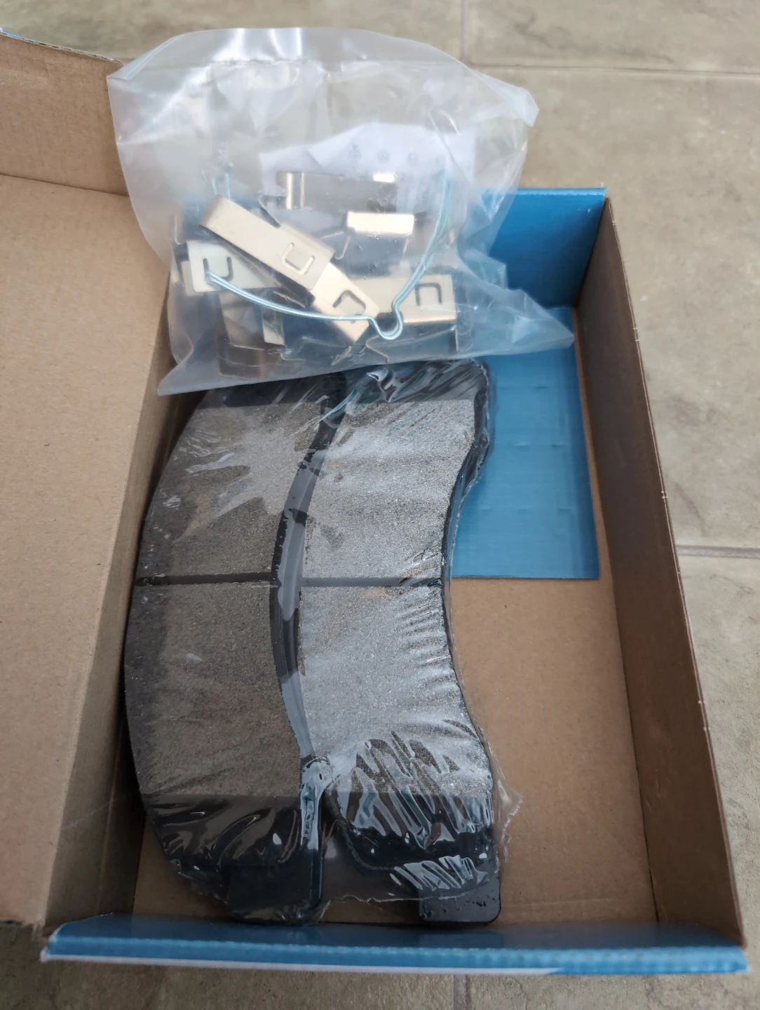 Raybestos Element 3 PGD824M Brake Pads with Hardware