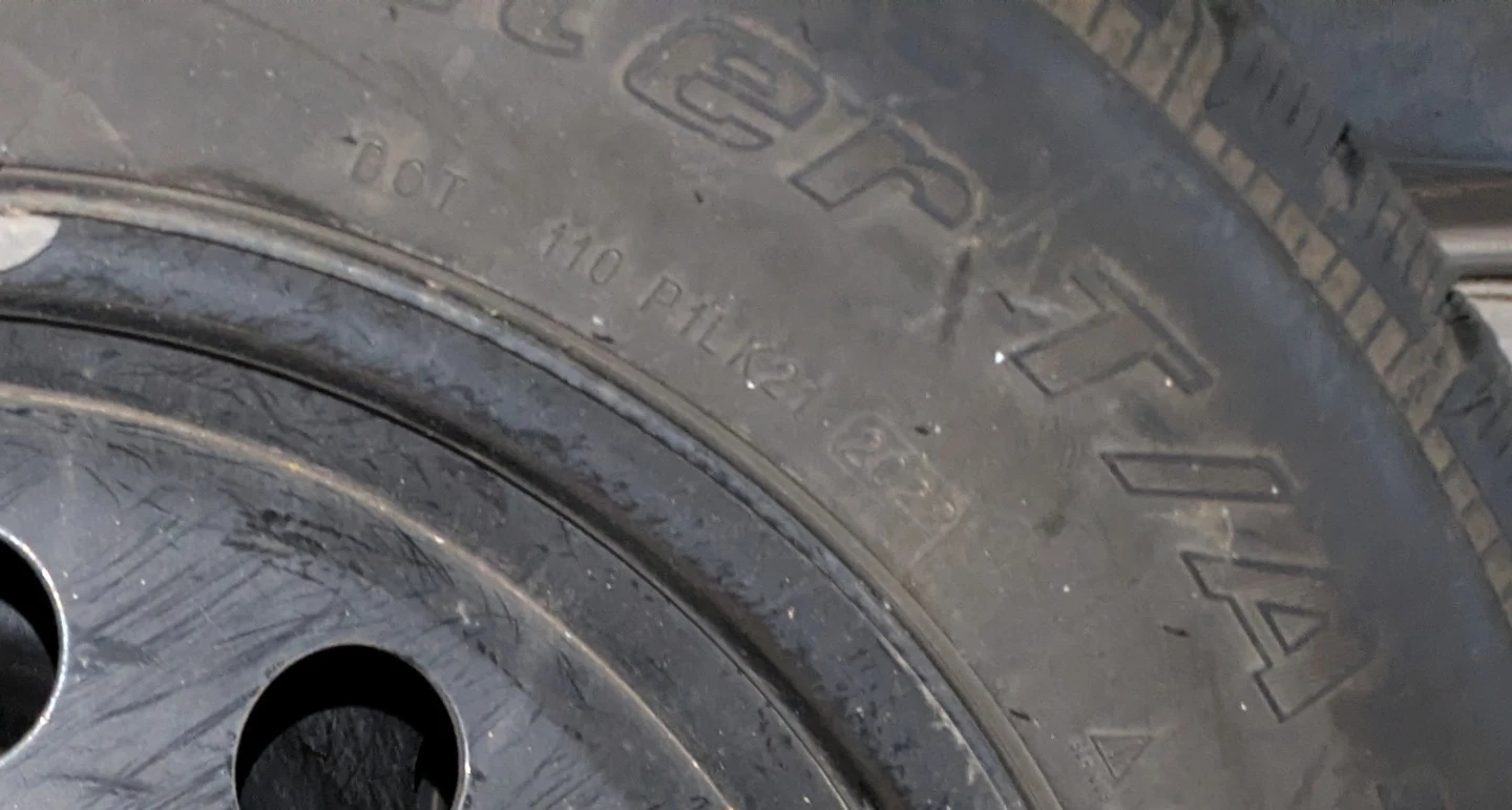 4x Nearly Brand New 245/55 R19 Winter tires on steel rims - photo 4