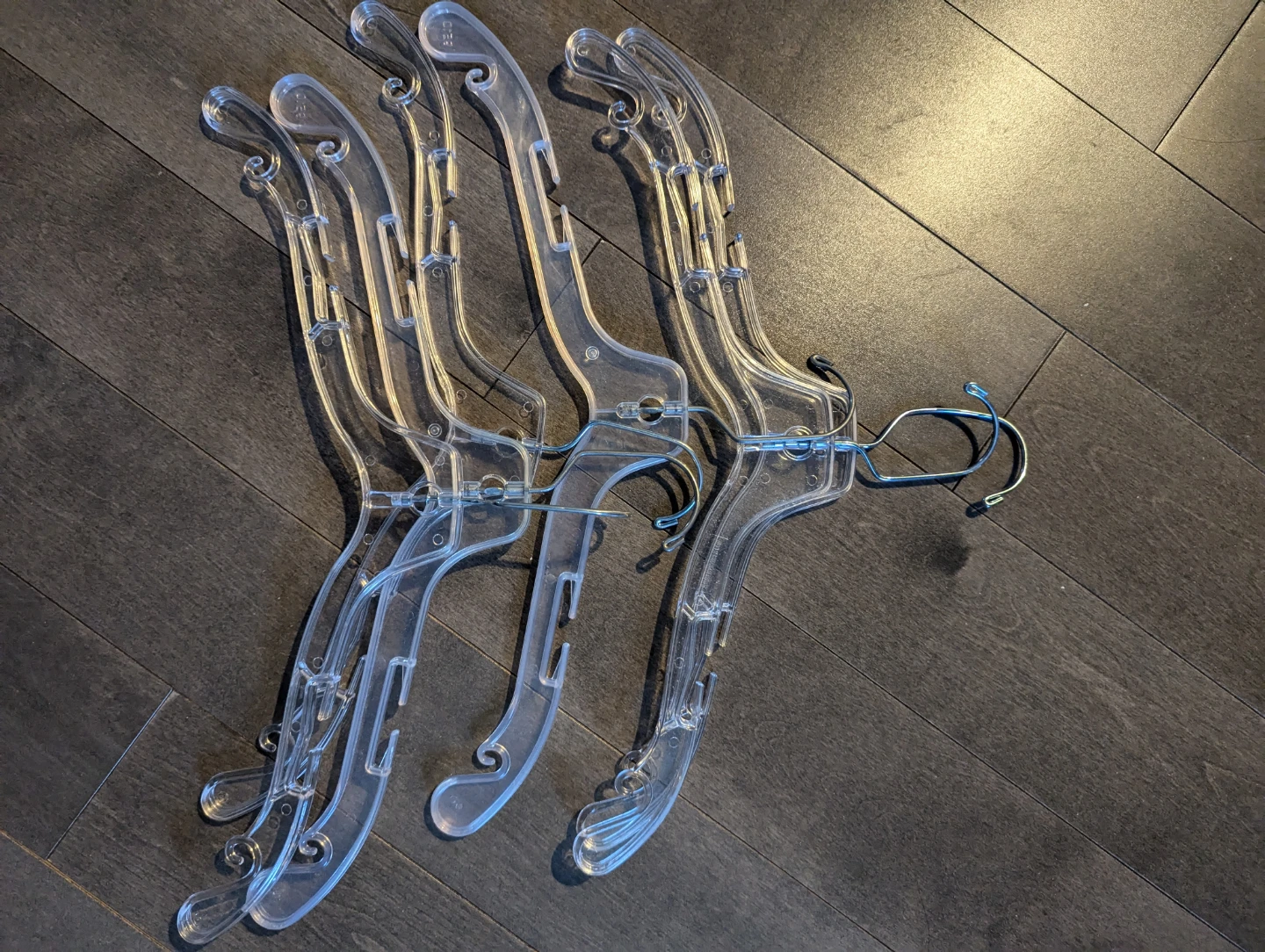 🥕 Clear Plastic Clothes Hangers (Set of 6)