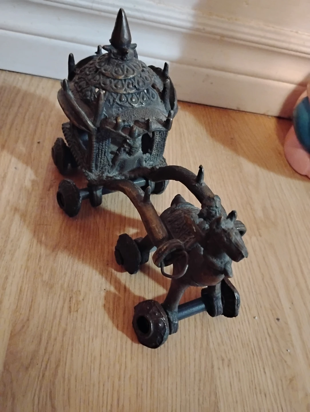 Vintage-style Metal figurine - Horse Carriage (Indian heritage)