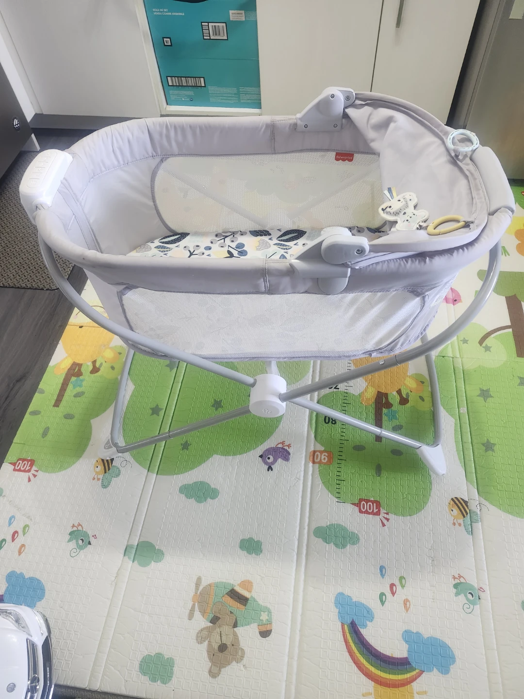 Fisher-Price Soothing Motions Bassinet - photo 3