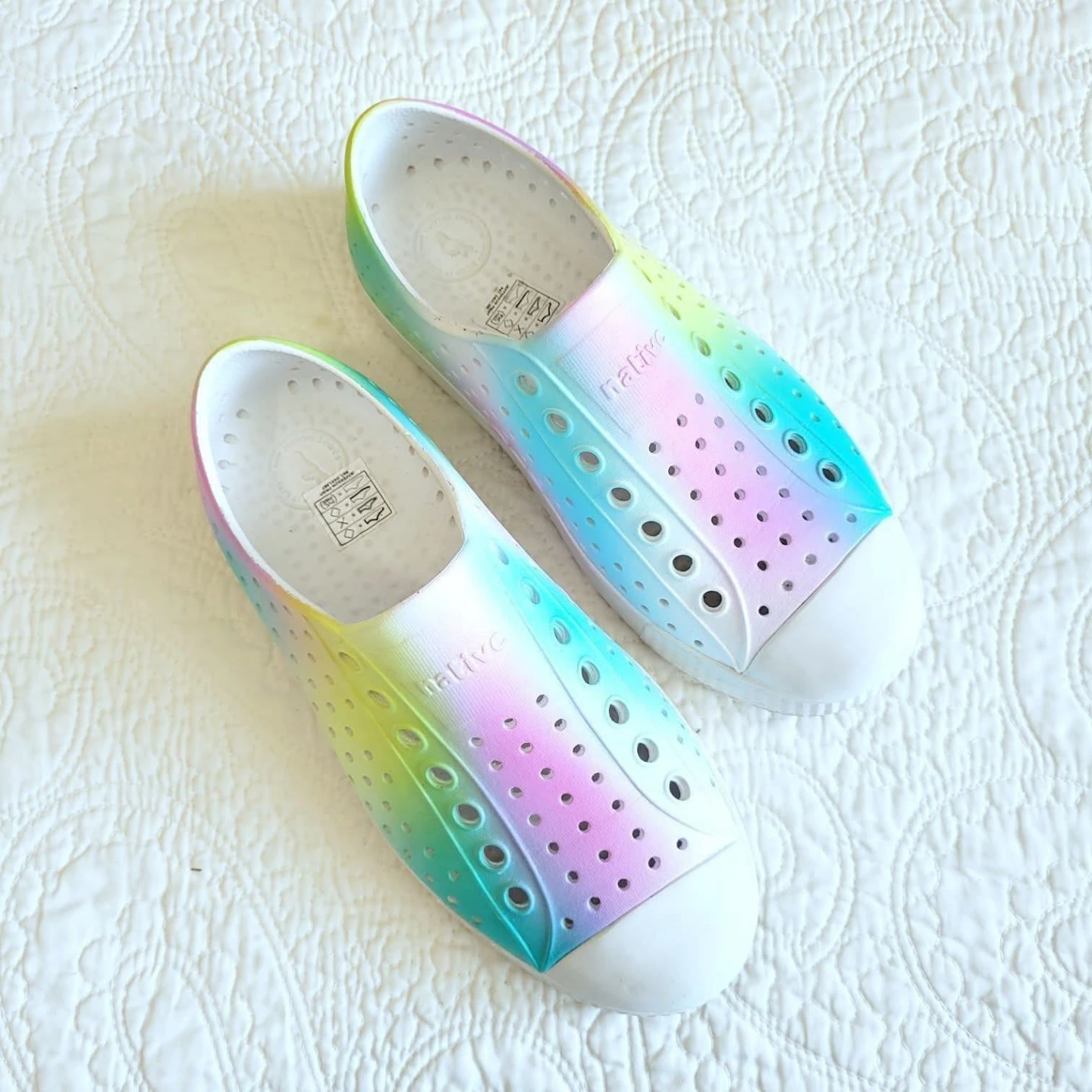 Native Jefferson Rainbow Print Shoes Size 5 - photo 4