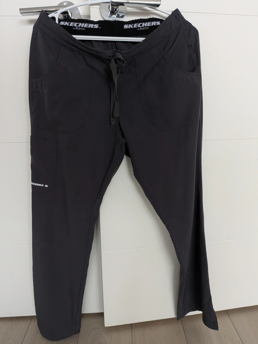 Skechers by Barco Women's Scrub Top and Pants Set - Size S - photo 4
