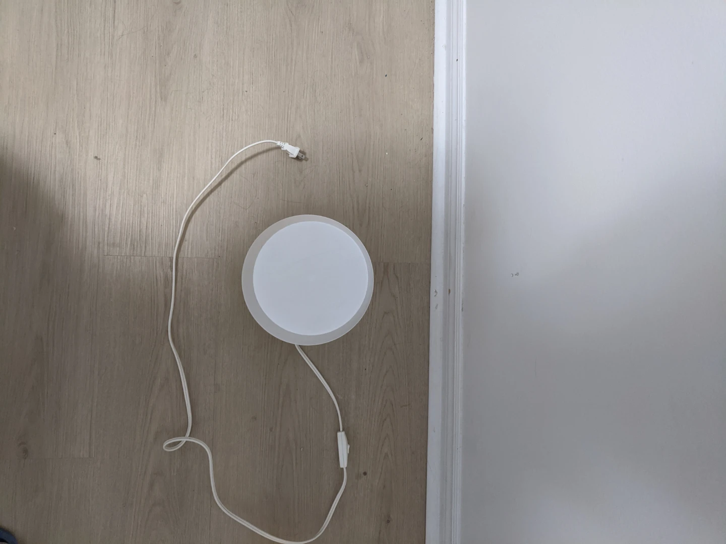 Small white table lamp - photo 3