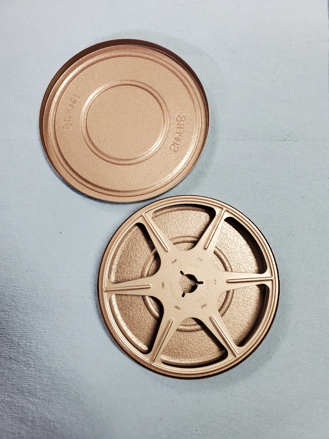🥕 Super 8 Film Reel with Case - photo 2