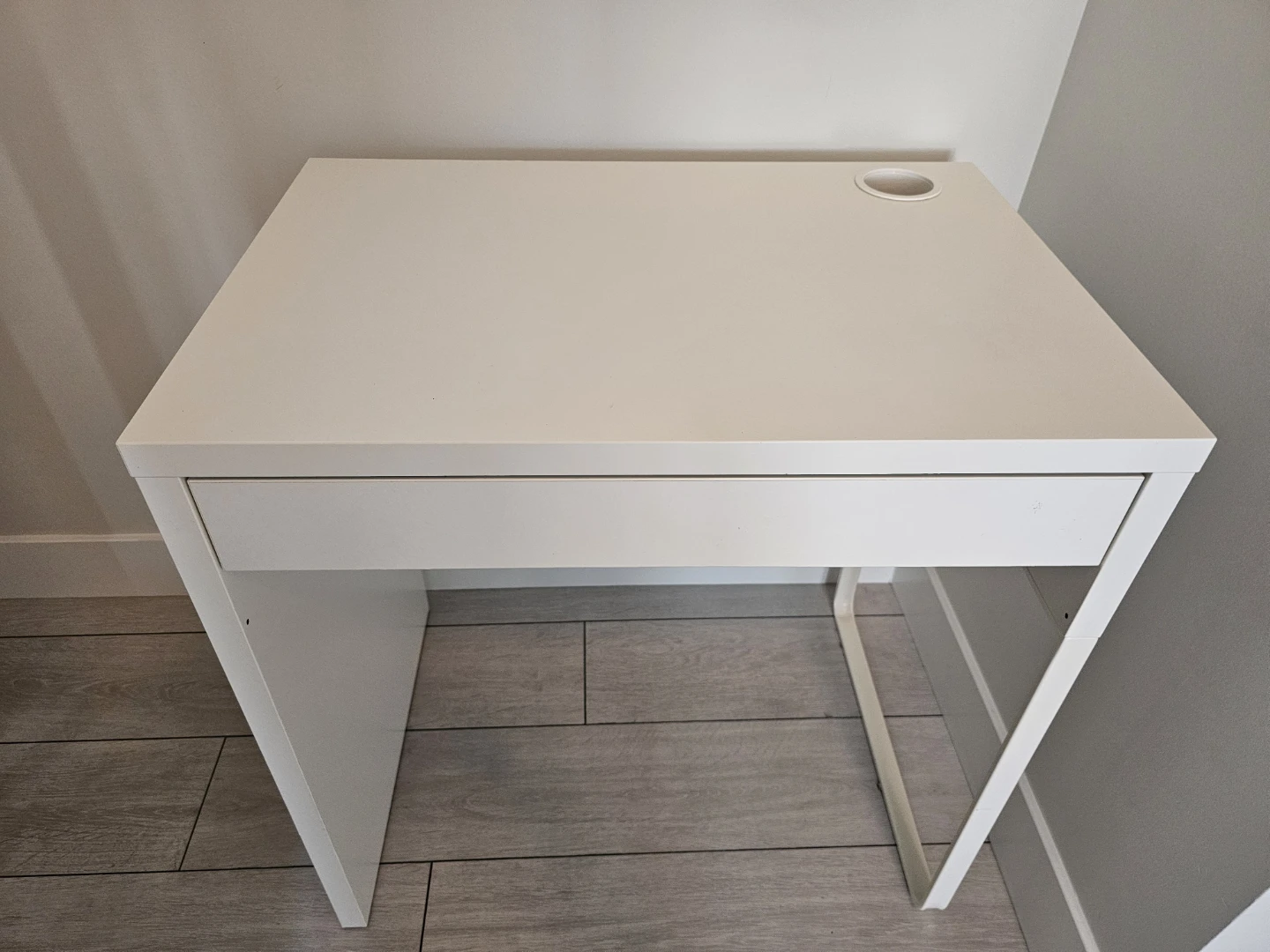 IKEA MICKE Desk