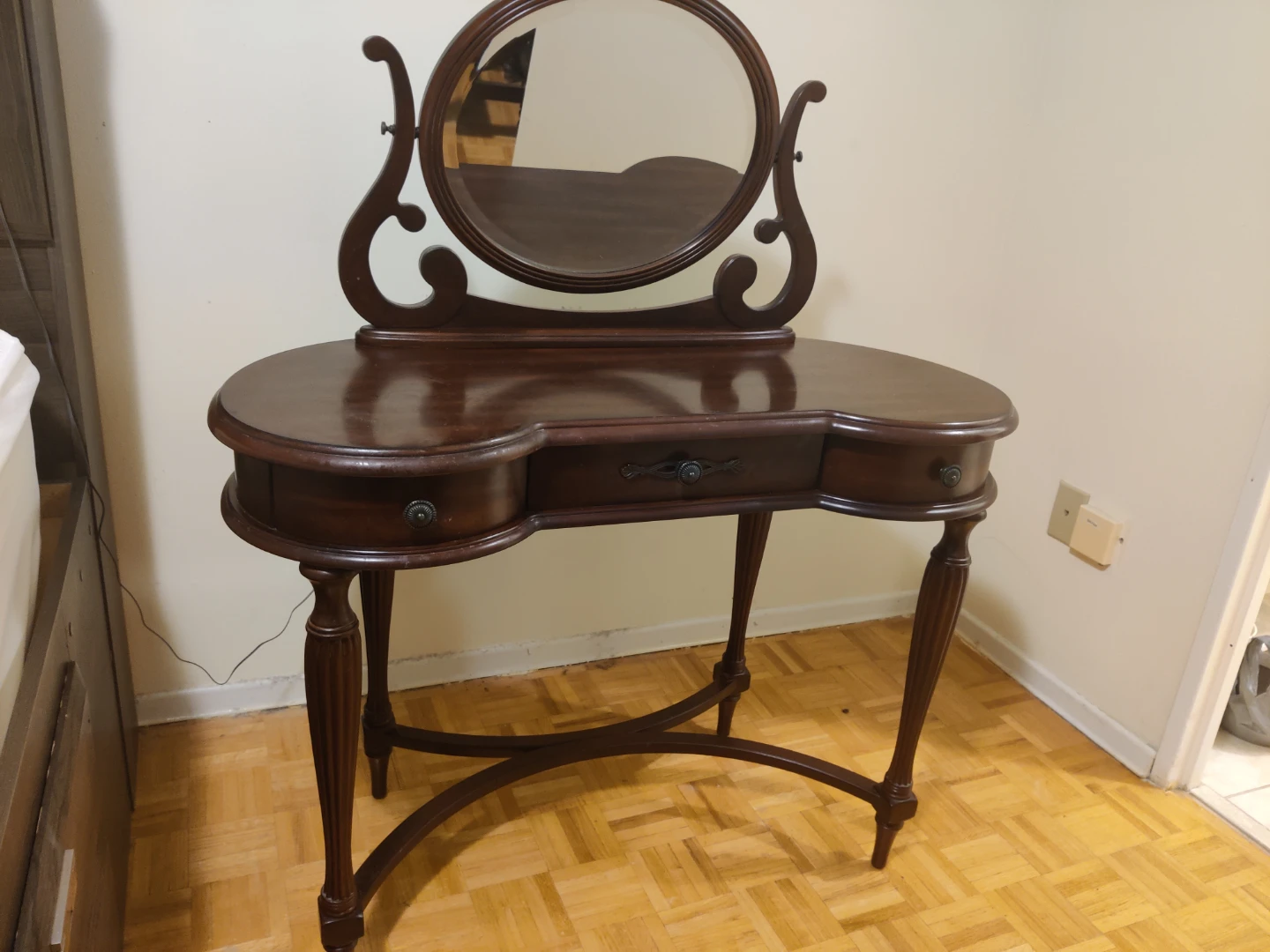 Solid Wood Dressing Table with Mirror