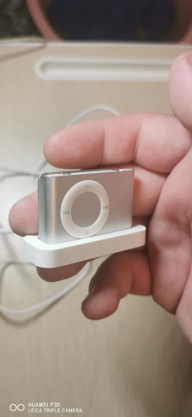 Apple iPod Shuffle with Dock Charger - photo 2