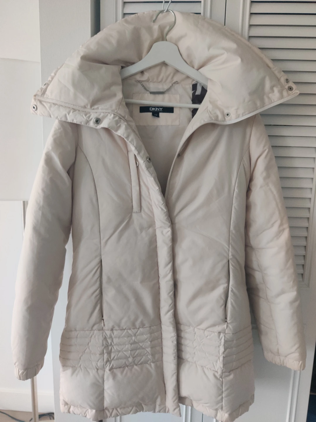 DKNY Cream Puffer Jacket with Signature Lining - Down filling