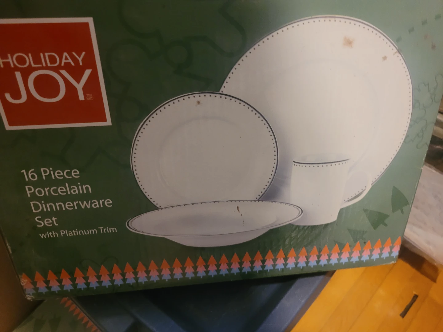 Holiday Joy 16 Piece Porcelain Dinnerware Set - photo 2