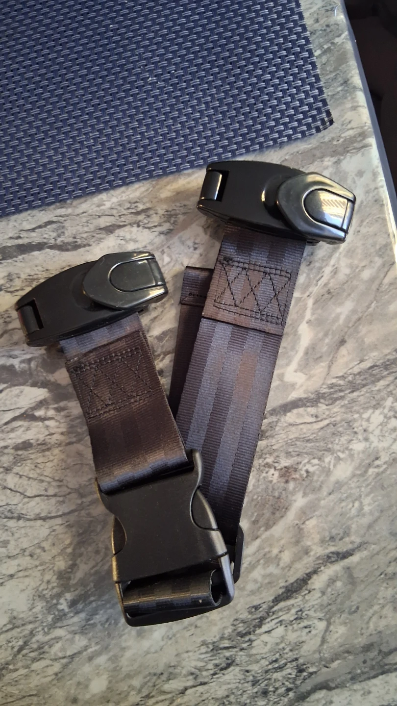 Car Seat Belt Adjuster and 2 clips - photo 5