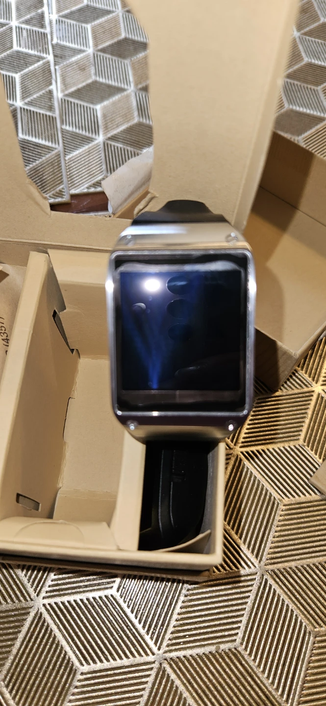 Samsung Gear Smartwatch broken.  Parts only - photo 2