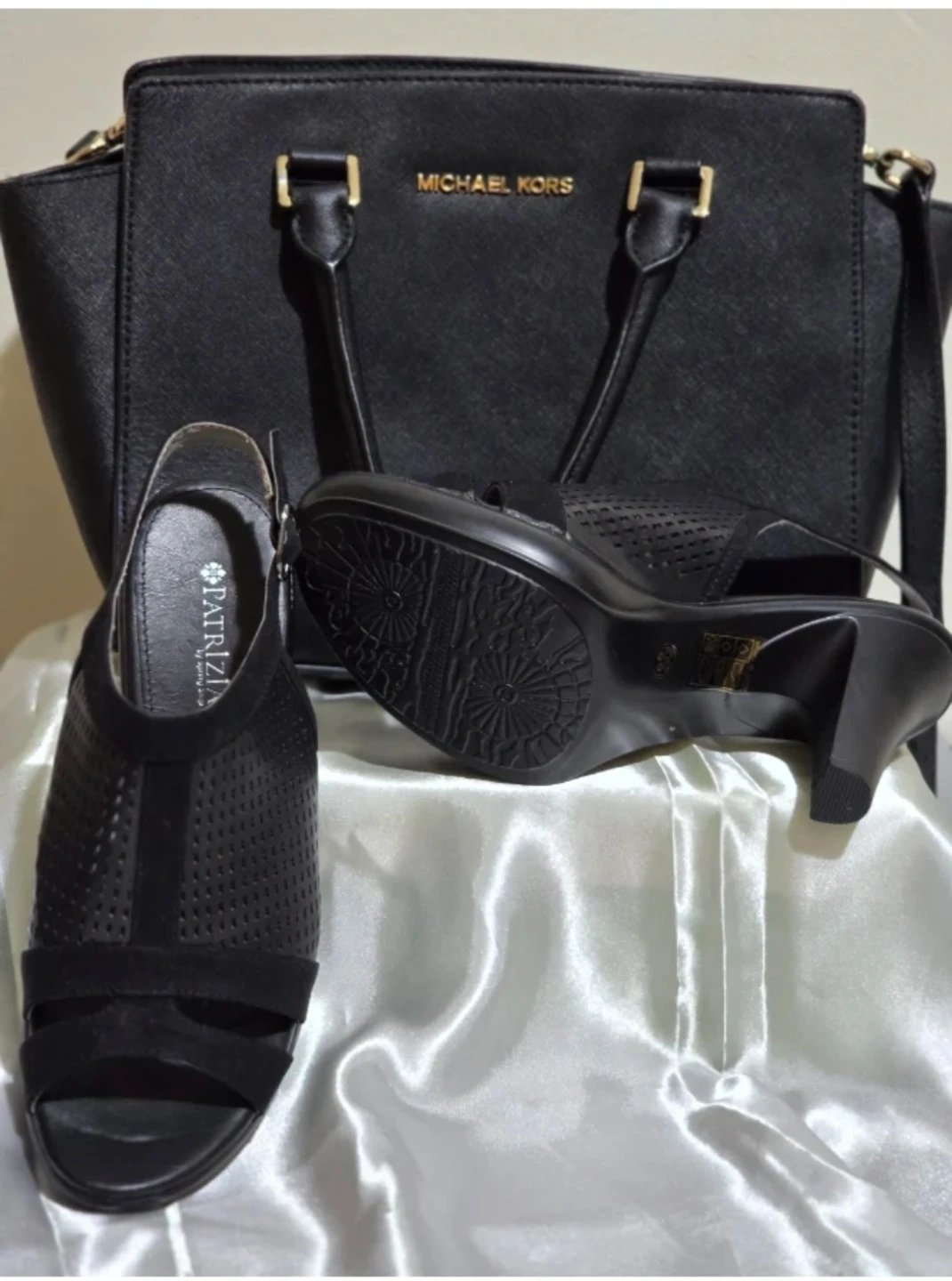 Authentic Michael Kors LARGE Selma Satchel - Black Saffiano - photo 4