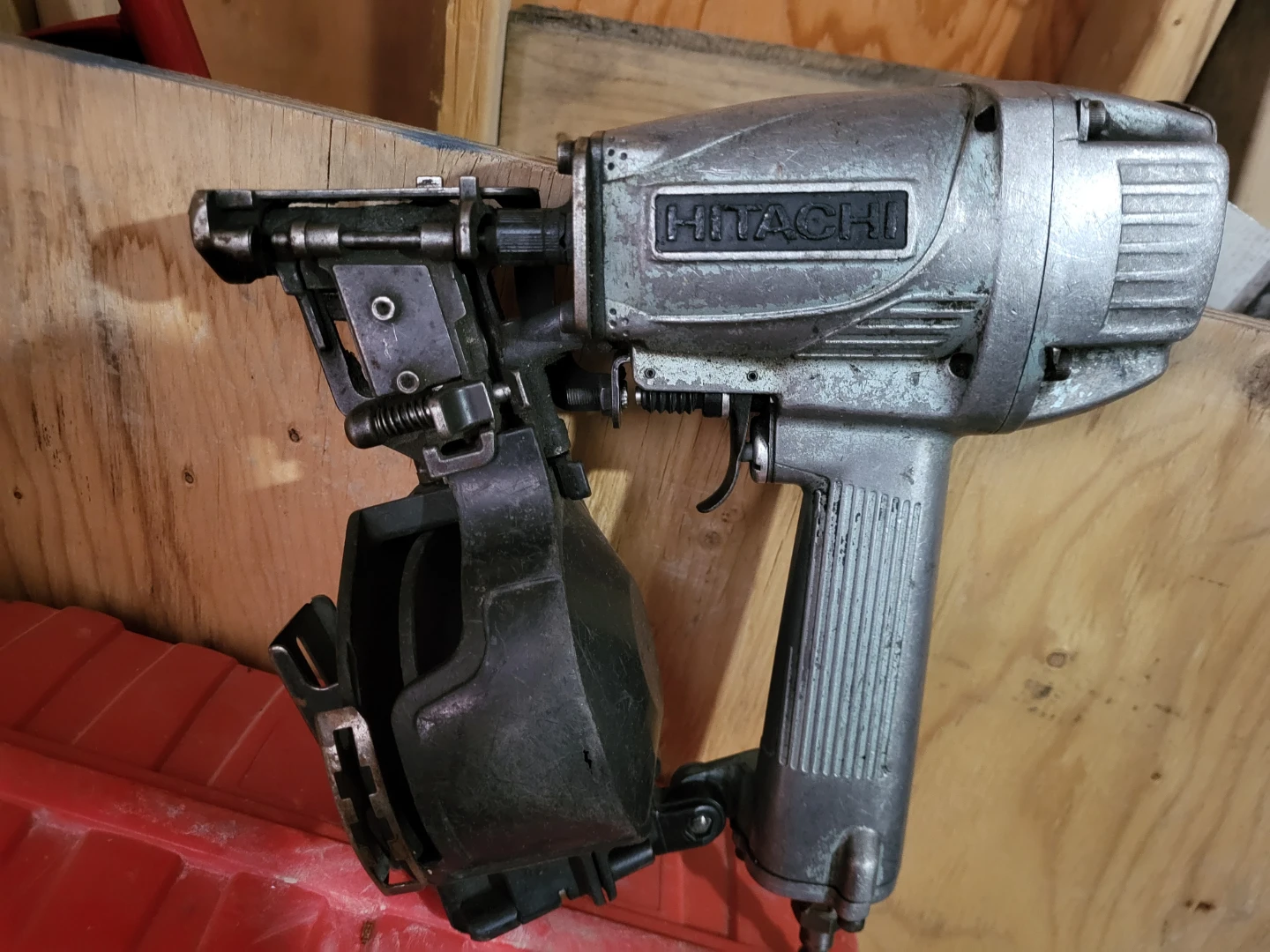 Hitachi NV65AH Coil Siding Nailer