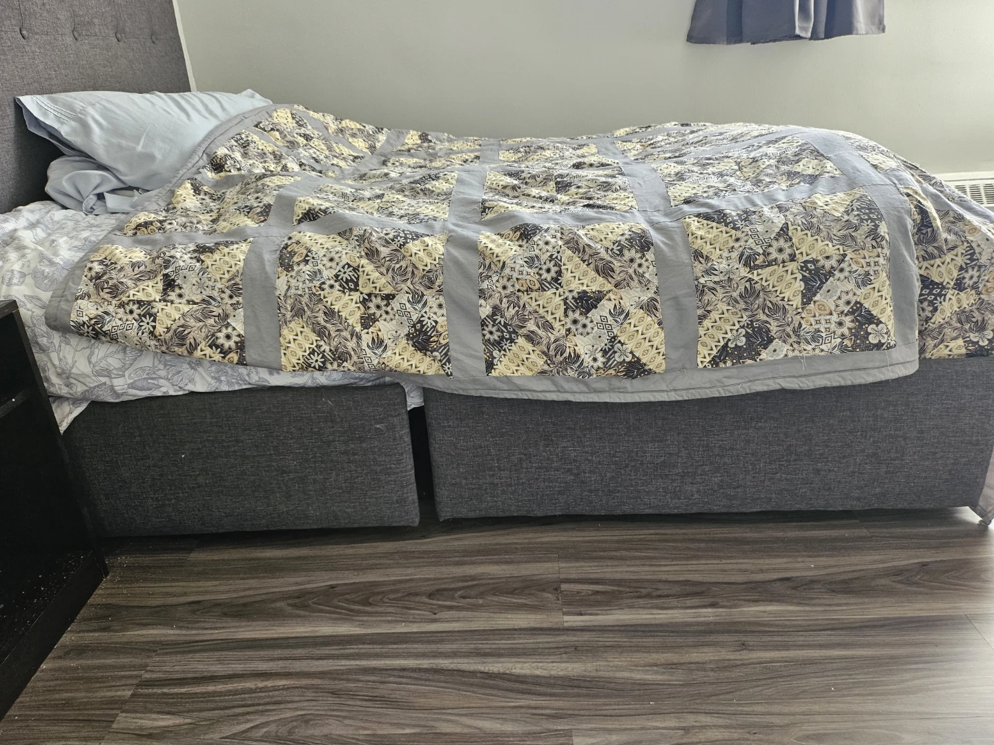 Double-sided bed frame with basket storage - photo 4