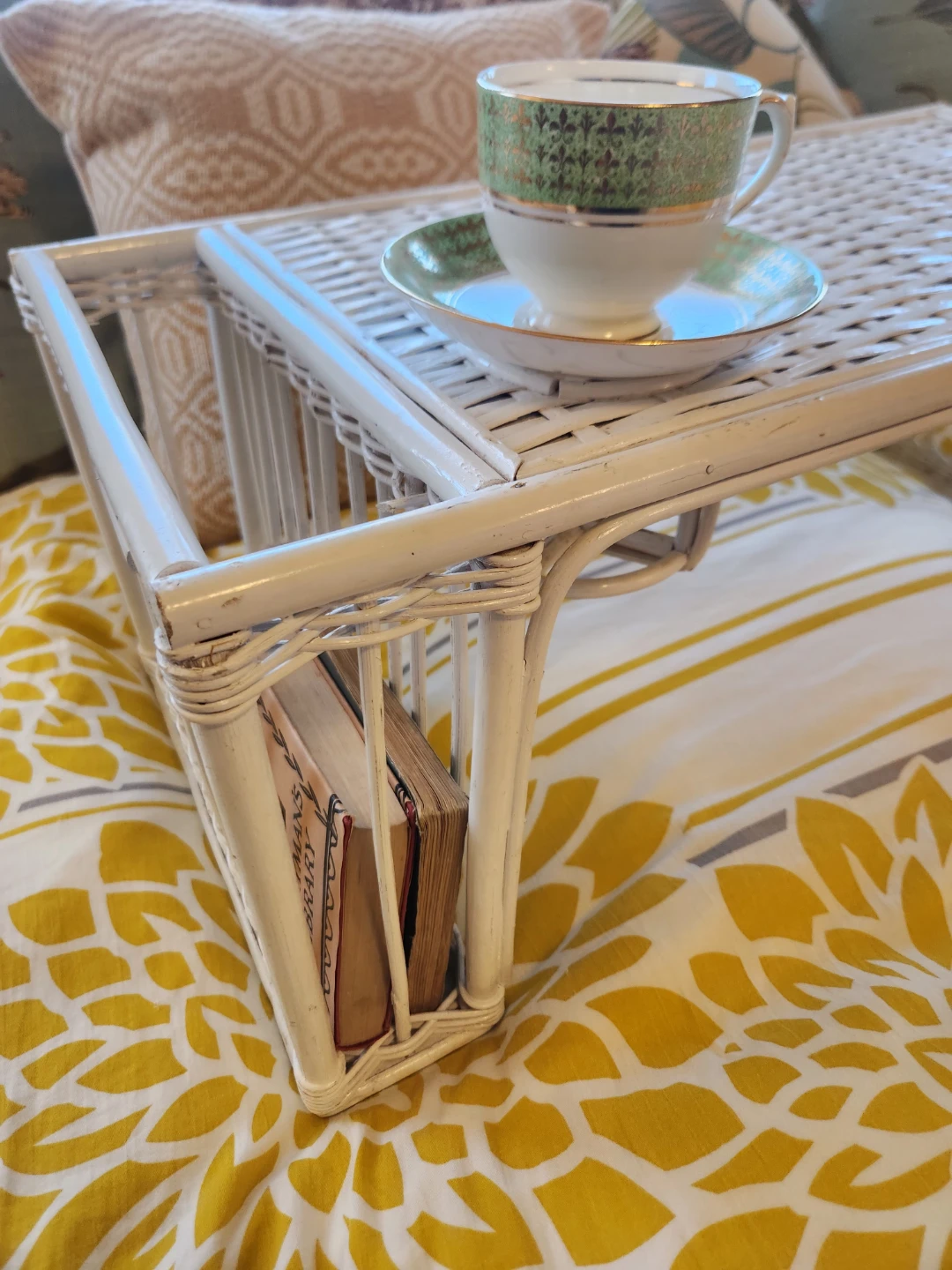 VINTAGE WICKER Bed Tray with Magazine Holder - photo 2