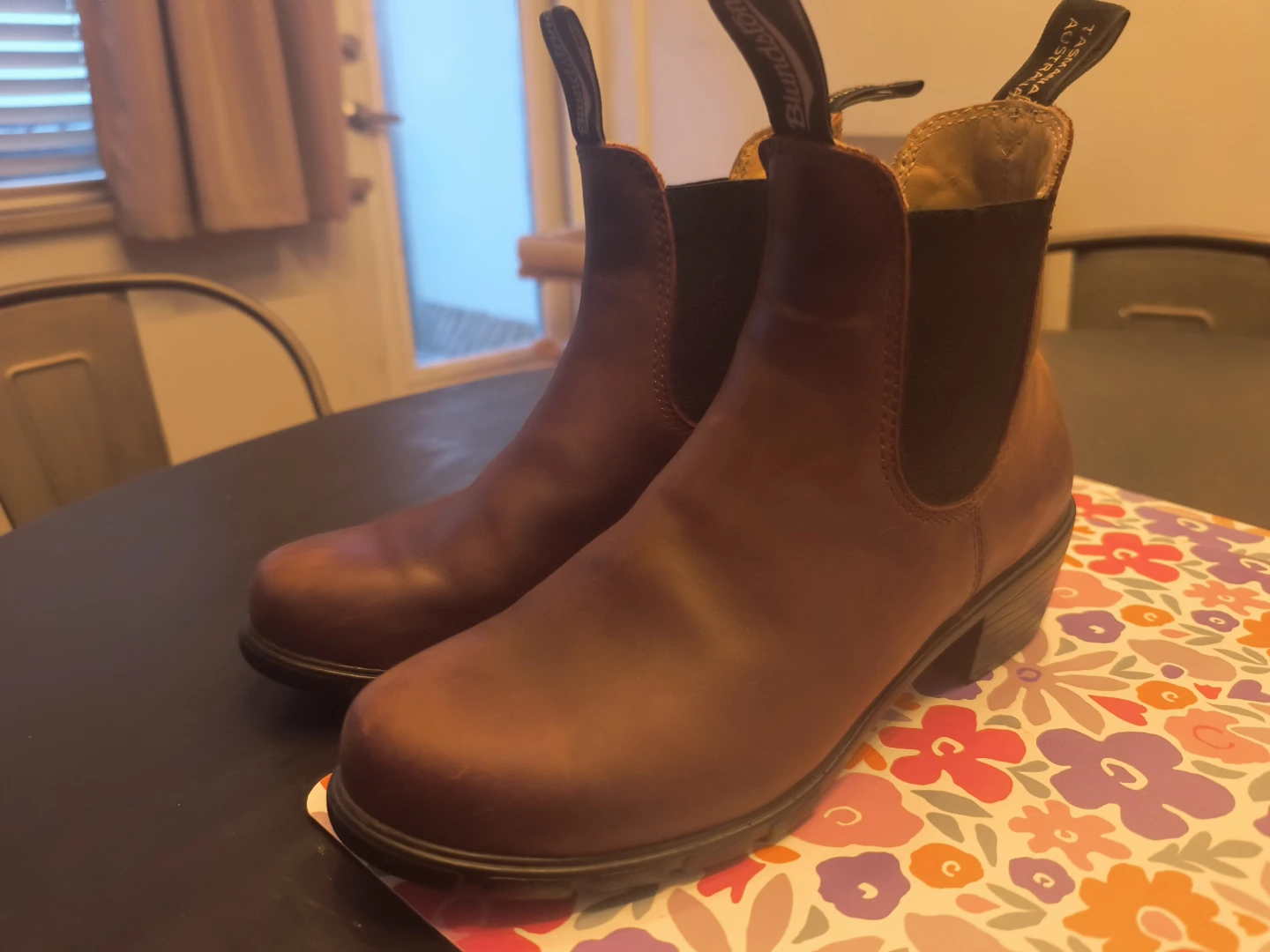 WOMENS Blundstone Chelsea Boots - Brown Leather Size 8
