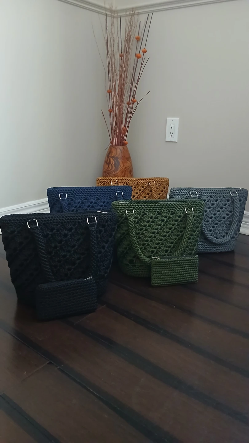 Hand-crocheted Tote Bag with Matching Clutch - photo 4