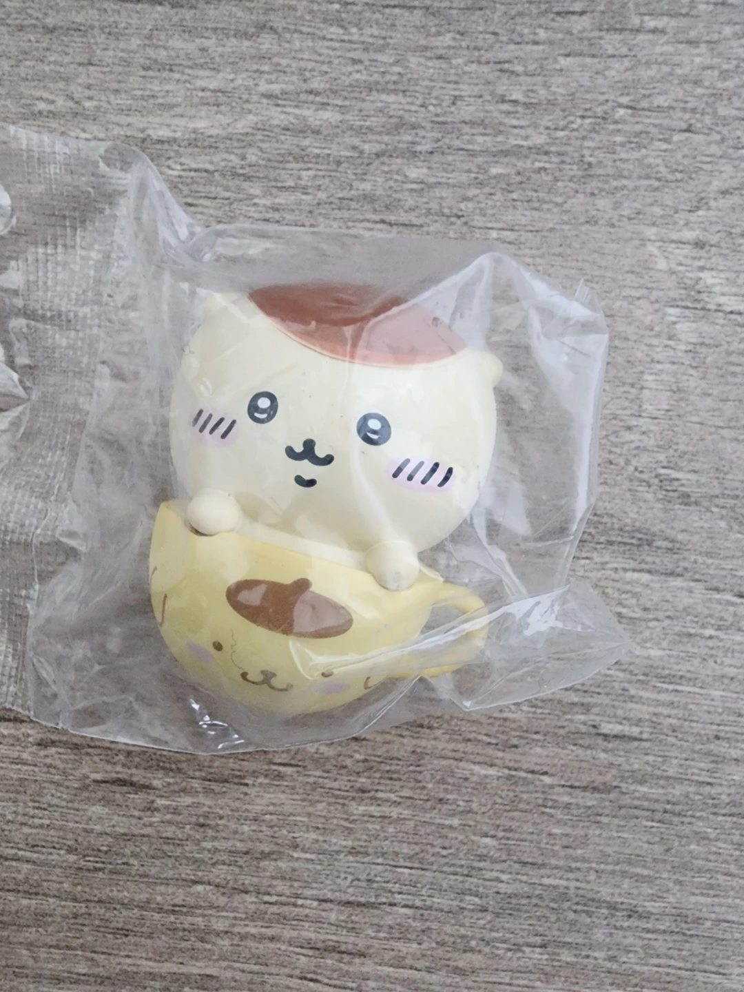 Kuri Manju in Pompom Purin cup Figurine