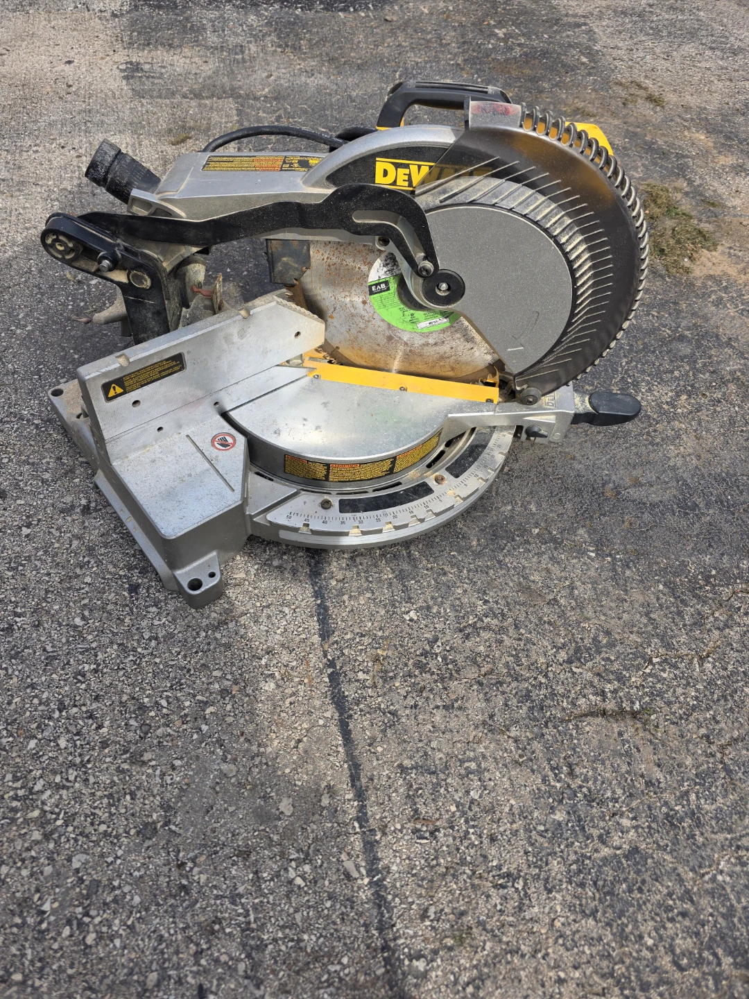 DeWalt DW715 12" Compound Miter Saw