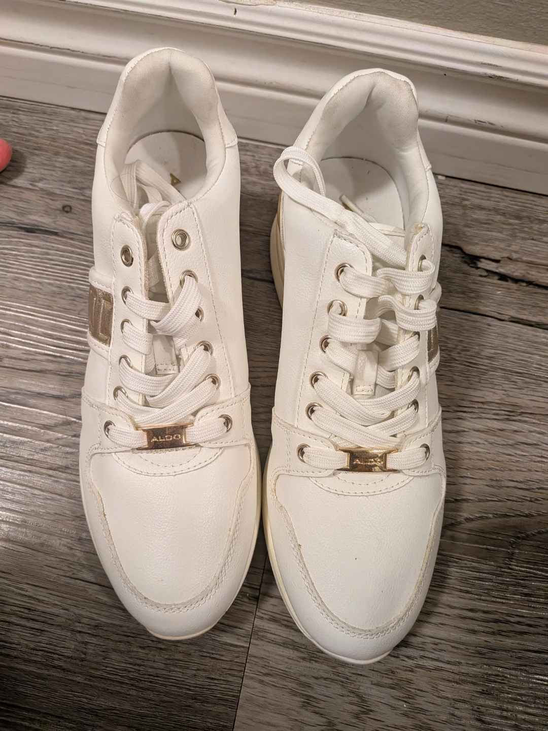 White ALDO Sneakers with Gold Accents - Size 9