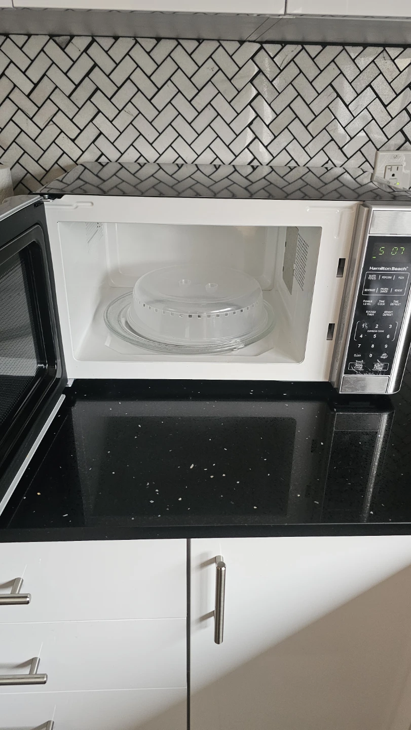 Hamilton Beach Microwave - photo 2