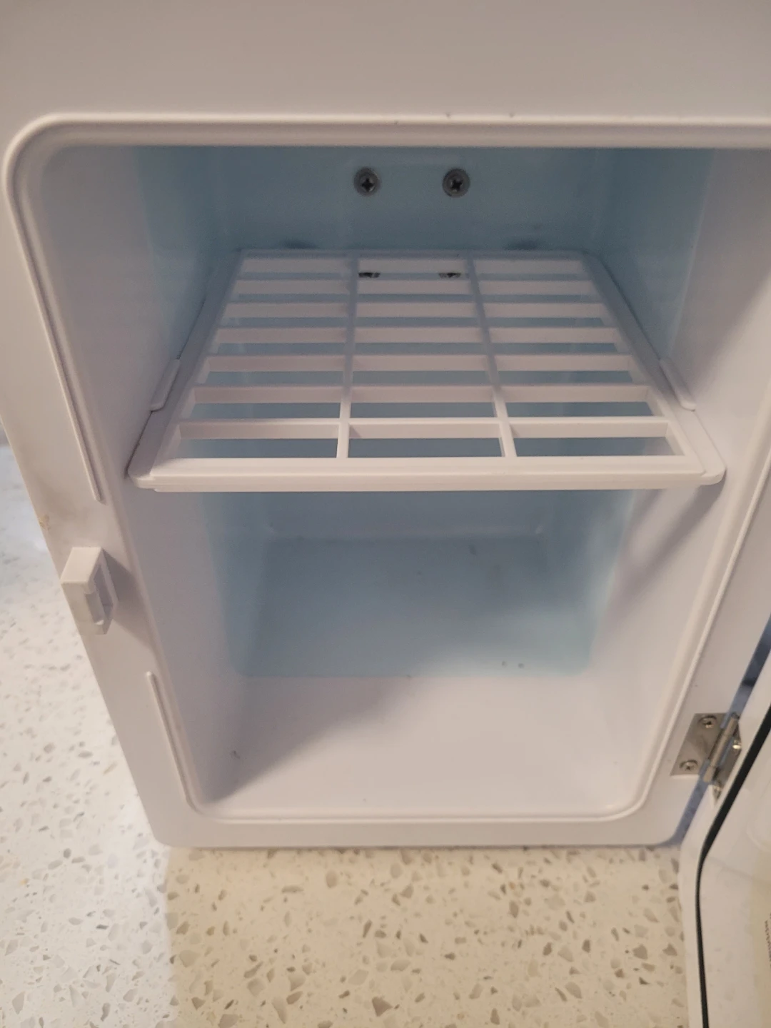 AstroAI Mini Fridge - photo 2