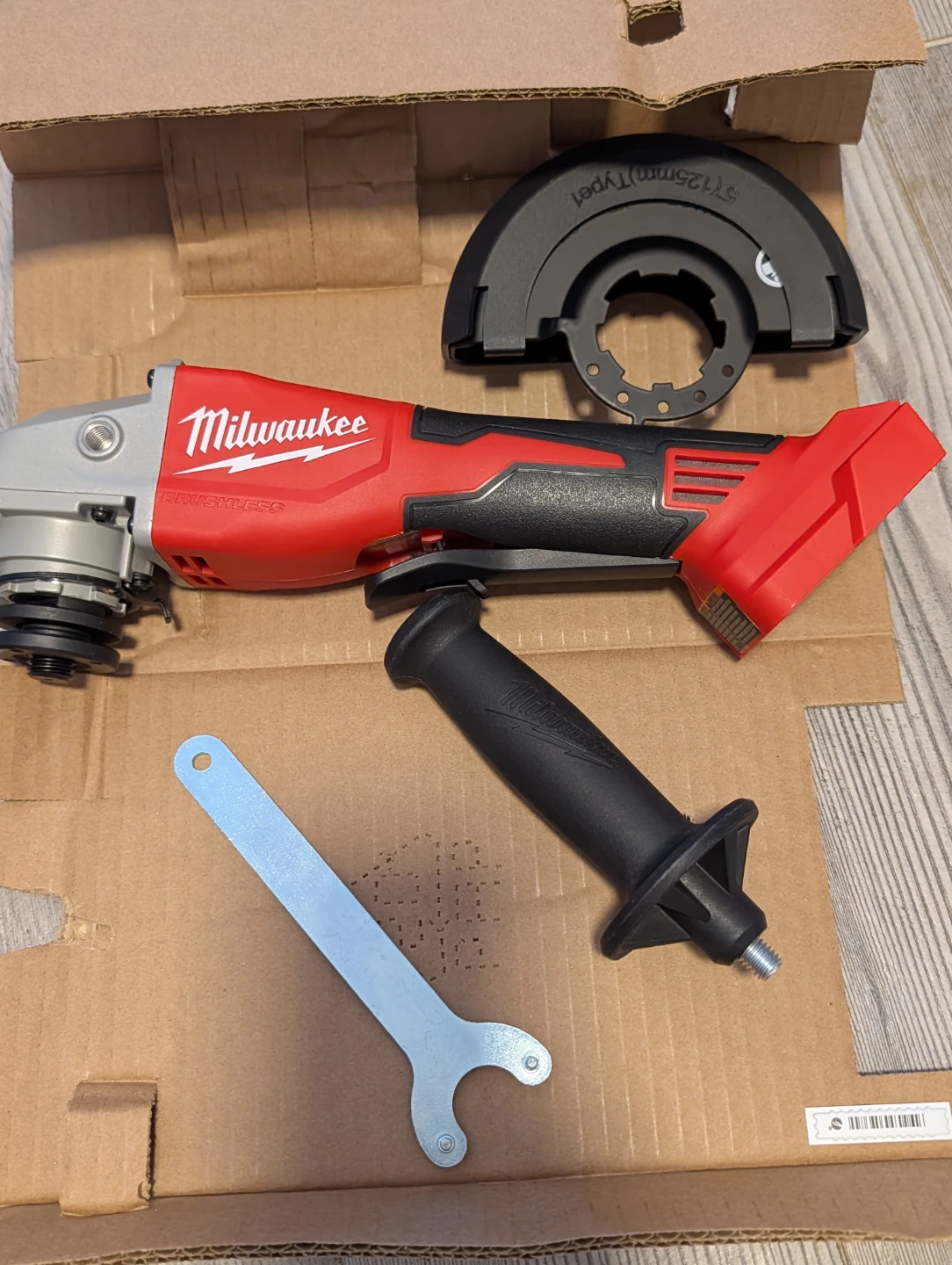 New Milwaukee Cordless Angle Grinder brushless - photo 4