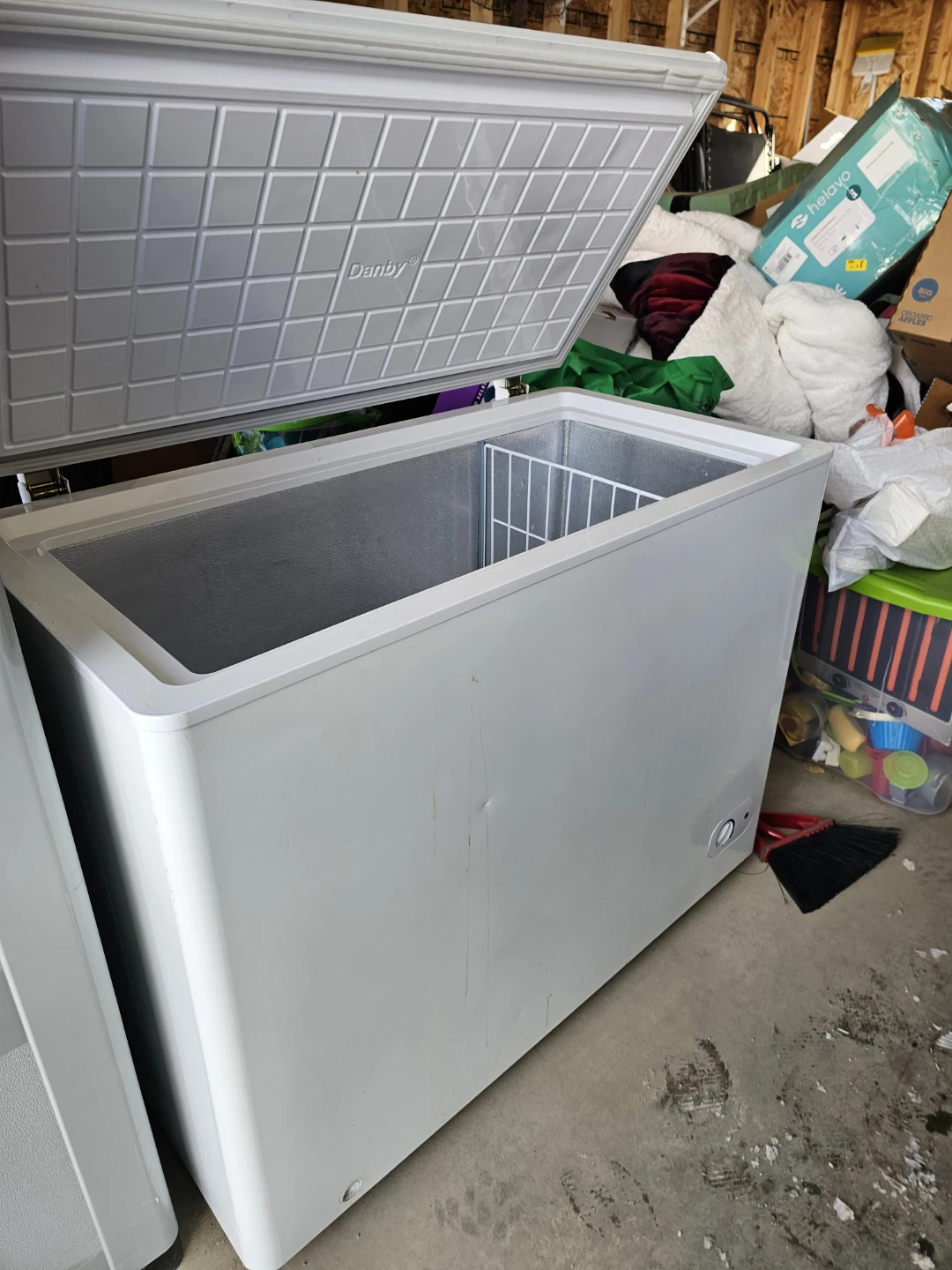 Danby Chest Freezer 7 cubic ft - photo 2