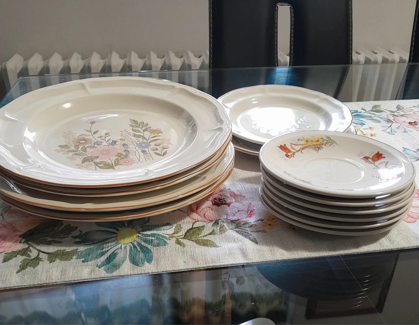 Vintage Floral Dinnerware Set - photo 2